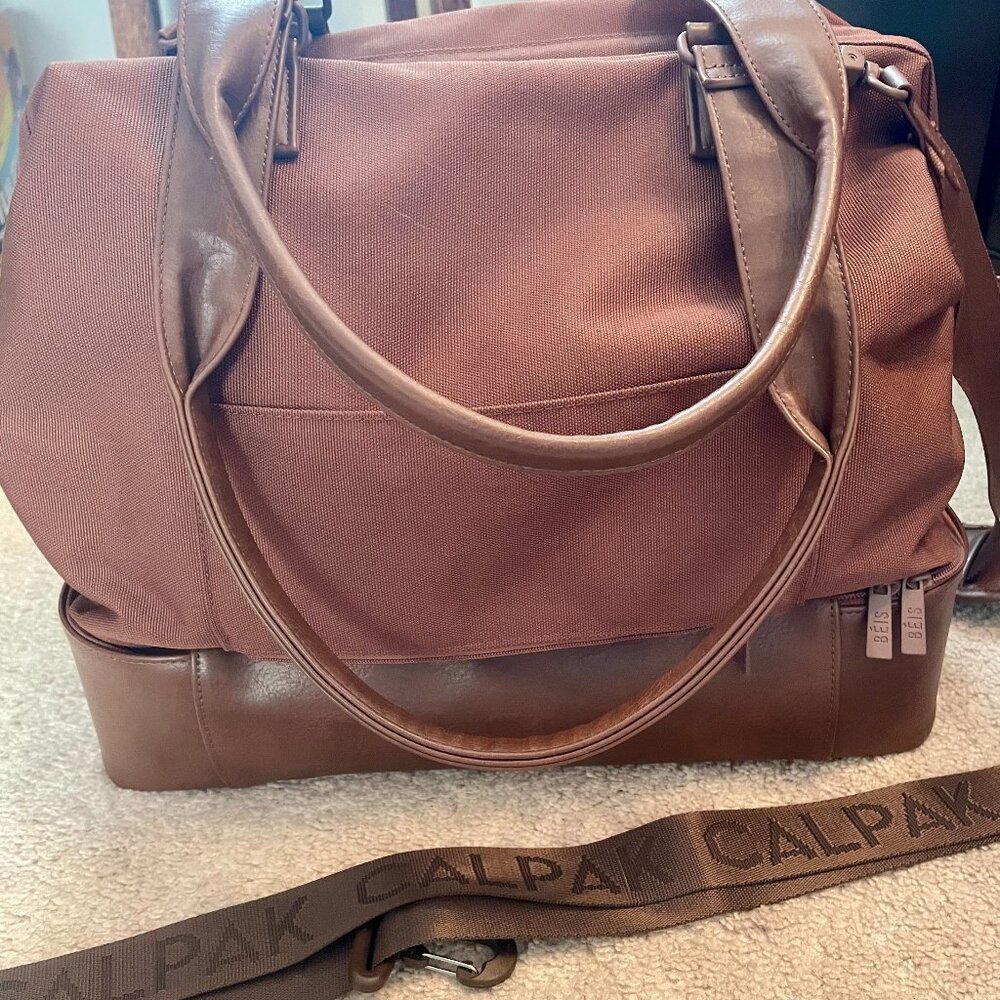 Beis Full Size Weekender Bag in Maple- only used once.